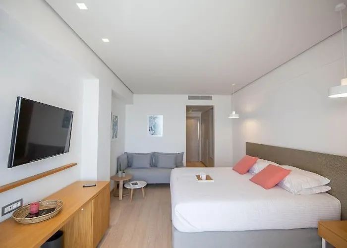 Messinian Icon & 5* كالاماتا