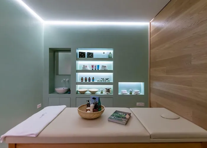 Messinian Icon & 5* Calamata